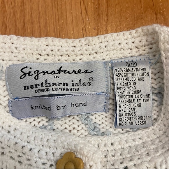 NWT Signatures by Northern Isles Women’s Birds & Flowers Knit Button Up Small - Picture 12 of 13